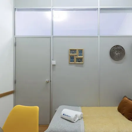 Host Wise - Cozy Sunny Flats - Ace Location