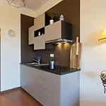 Host Wise - Cozy Sunny Flats - Ace Location 公寓
