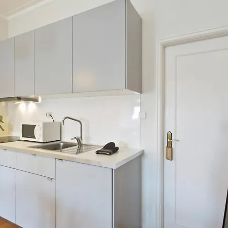 Host Wise - Cozy Sunny Flats - Ace Location *