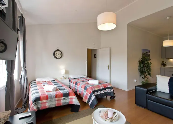 Host Wise - Cozy Sunny Flats - Ace Location *