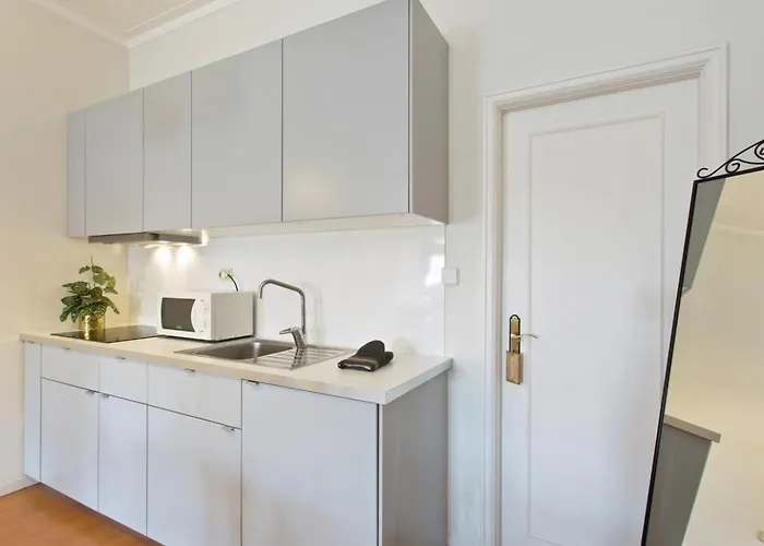 Host Wise - Cozy Sunny Flats - Ace Location *