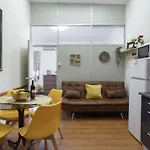 Host Wise - Cozy Sunny Flats - Ace Location