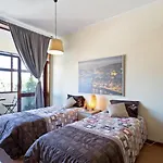 Host Wise - Cozy Sunny Flats - Ace Location *