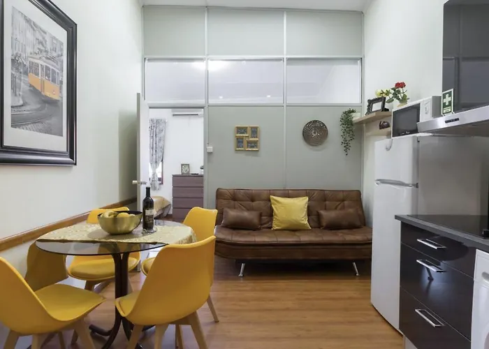 Host Wise - Cozy Sunny Flats - Ace Location