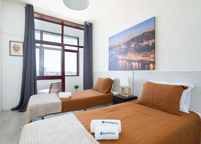 Host Wise - Cozy Sunny Flats - Ace Location